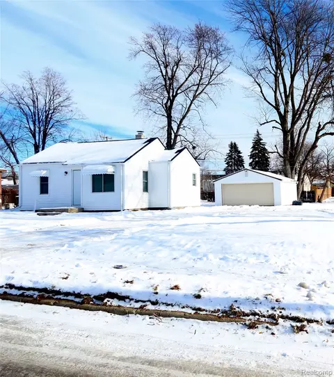 570 S Stirling St, Pontiac, MI 48340