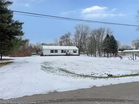 2045 Yeager St, Port Huron, MI 48060