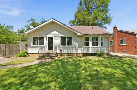 28640 Oakwood St, Inkster, MI 48141