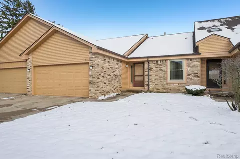 2311 Heritage Pointe Dr, Sterling Heights, MI 48314