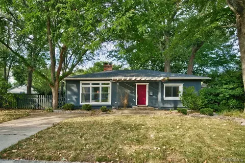 21737 Roslyn Rd, Harper Woods, MI 48225