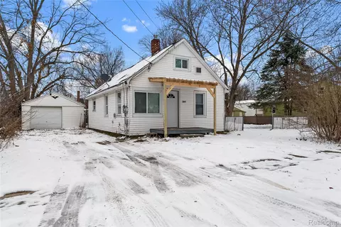 1169 Carman St, Burton, MI 48529
