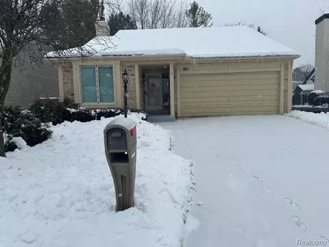 1634 Fielding Dr N, Rochester Hills, MI 48307