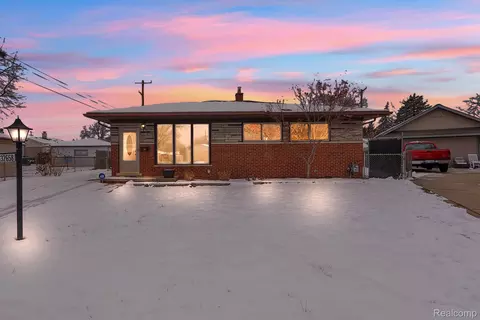 32658 Kathryn St, Garden City, MI 48135