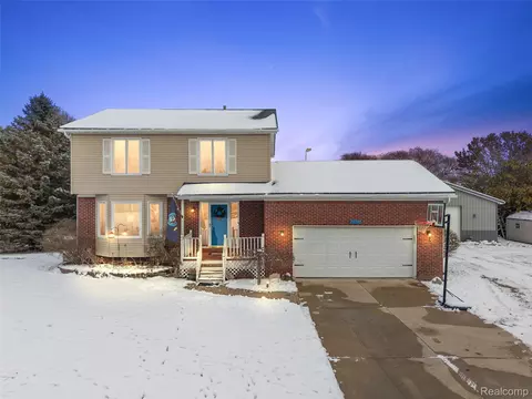 3373 Glover Rd, Almont, MI 48003