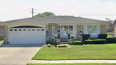 13612 Canterbury Dr, Sterling Heights, MI 48312