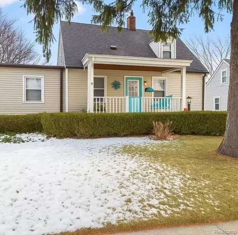 17890 Martin Rd, Roseville, MI 48066