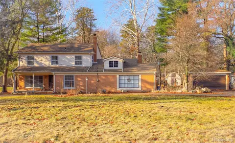 21875 Beech Rd, Southfield, MI 48033