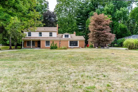 21875 Beech Rd, Southfield, MI 48033