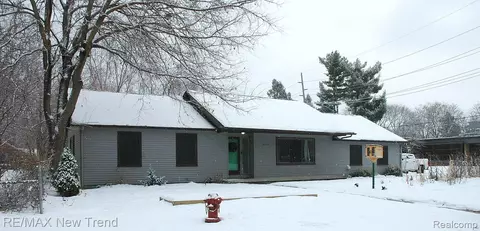 21304 Colwell St, Farmington Hills, MI 48336
