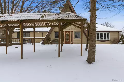 7261 Hashley Rd, Sharon, MI 48158