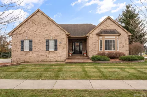 791 W Bay Shore Dr, Oxford, MI 48371