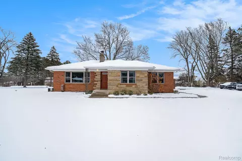 7545 Porter Rd, Grand Blanc, MI 48439