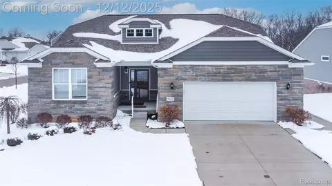 3227 Waverly Woods Ln, Oceola, MI 48843