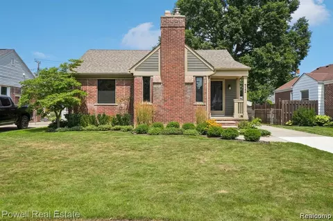 912 Cedarhill Dr, Royal Oak, MI 48067