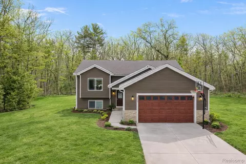 3249 Centennial Oak Dr, Manlius, MI 49419