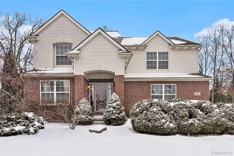 26680 Parkside Dr, Taylor, MI 48180