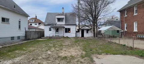 3031 Trowbridge St, Hamtramck, MI 48212