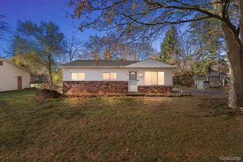 4775 Halberd St, Commerce, MI 48382