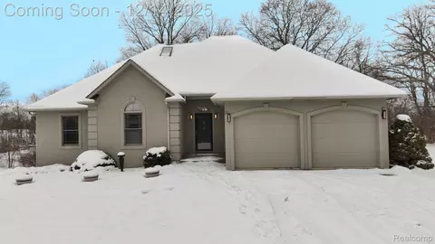 2245 W Cook Rd, Grand Blanc, MI 48439