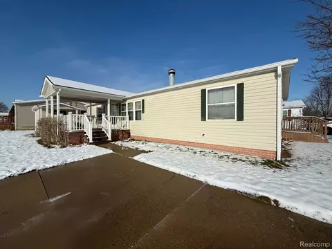 8737 Daniel Dr, Newport, MI 48166