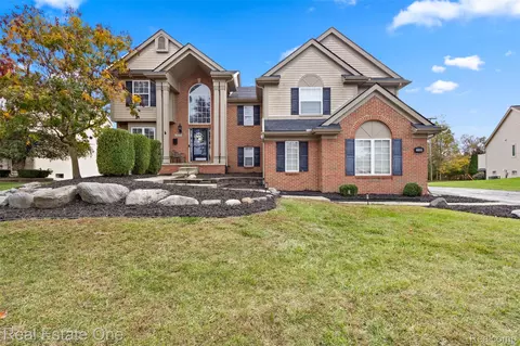 43275 Pond Bluff Dr, Belleville, MI 48111