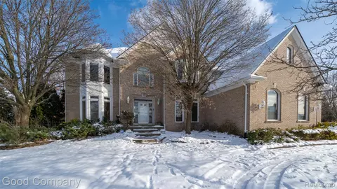41714 Dukesbury Ct, Novi, MI 48375