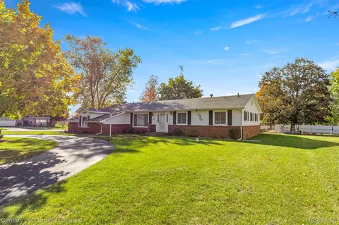 6934 Colonial Dr, Tecumseh, MI 49286