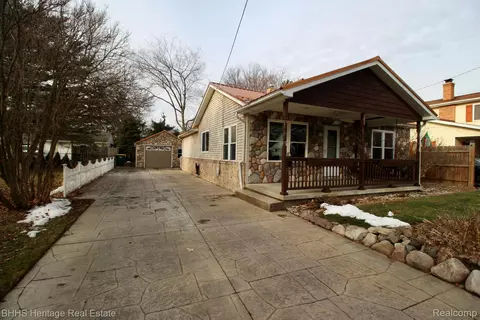 301 N Fitch St, Durand, MI 48429