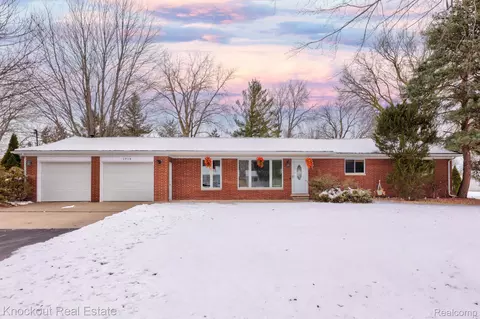 1914 Schust Rd, Saginaw, MI 48604