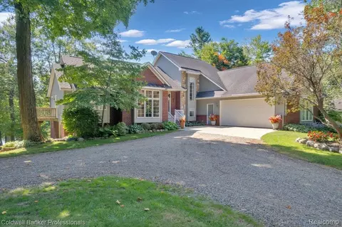 4655 Cusenza Dr, Otter Lake, MI 48464