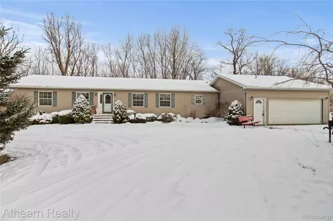 9023 Circle Lake Dr, Mundy, MI 48439