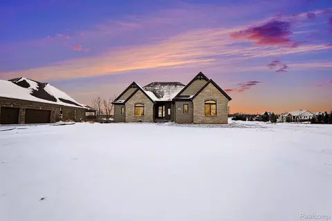 67376 Greystone Ct, Washington, MI 48095