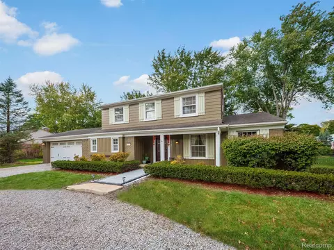 19938 S Waltham Rd, Beverly Hills, MI 48025
