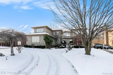 7143 Yarmouth Ct, West Bloomfield, MI 48322