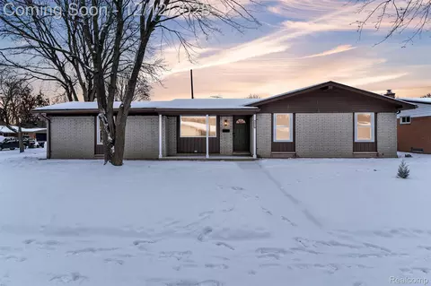 39266 Dover St, Livonia, MI 48150