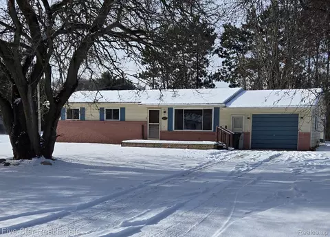 2177 Hunter Dr, Mayfield, MI 48446