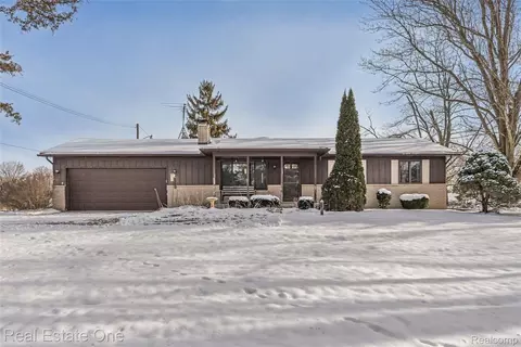 22700 Griswold Rd, Lyon, MI 48178