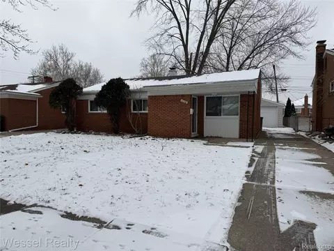 15338 Helen St, Southgate, MI 48195
