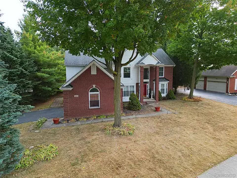 39405 Windsome Dr, Northville, MI 48167