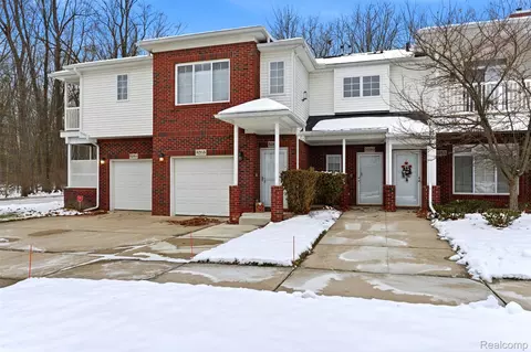 5259 Twin Oaks Dr, Sterling Heights, MI 48314