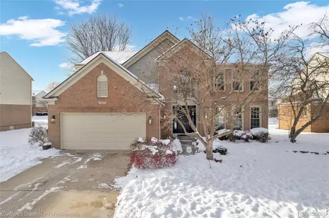 3812 Long Meadow Ln, Orion, MI 48359