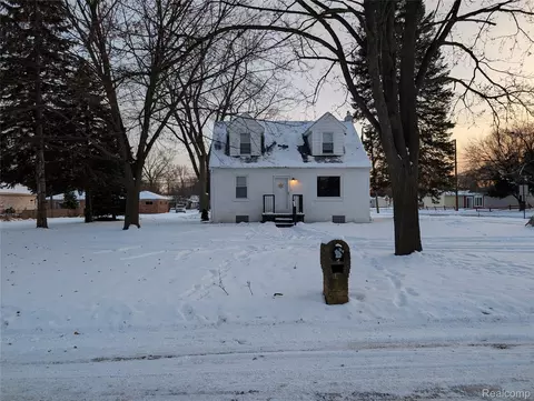 263 W Ann Arbor Ave, Pontiac, MI 48340