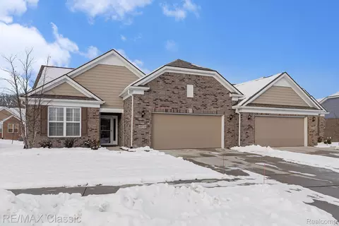 48738 Rockview Rd, Novi, MI 48374