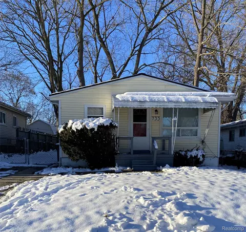 733 Livingston Ave, Pontiac, MI 48340