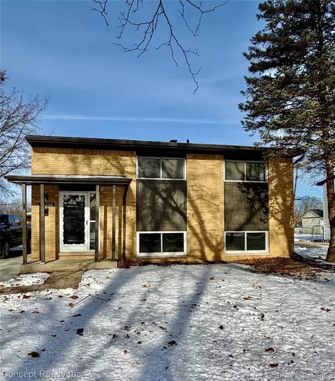23556 Candace Dr, Rockwood, MI 48173