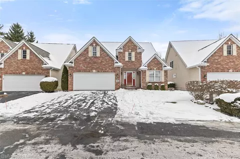 6166 Natures Cv, Grand Blanc, MI 48439
