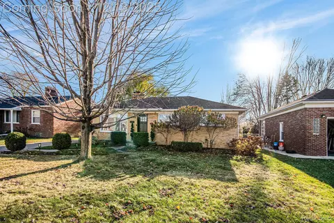 21820 Oconnor St, Saint Clair Shores, MI 48080