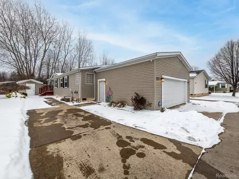 8268 Conover Dr, Augusta, MI 48191