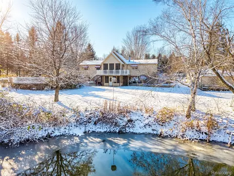 680 S 680 S Hacker Rd, Genoa, MI 48114